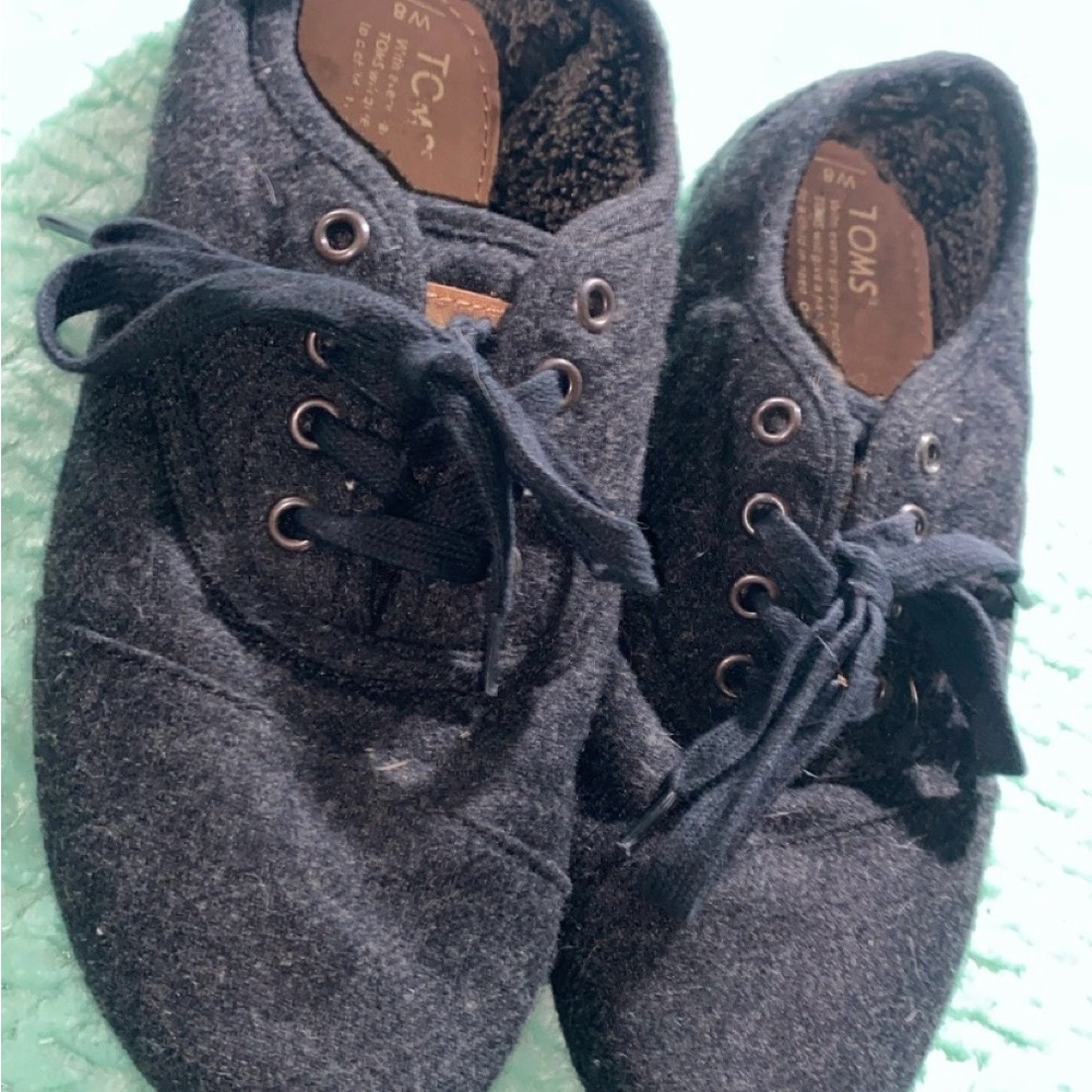 Toms Black Sneakers Comfortable Casual Style